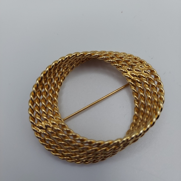 Vintage Monet Goldtone Brooch. GC&Beautiful. - Picture 2 of 7